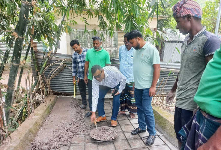 সখিপুর বাজার মোল্লা মার্কেটের ব্রিজের সংস্কার কাজ শুরু