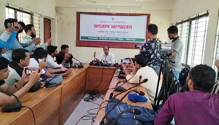 পদ্মায় বালু উত্তোলনকে কেন্দ্র করে বিএনপির দুই পক্ষের পাল্টাপাল্টি কর্মসূচি, প্রশাসনের ১৪৪ ধারা জারি