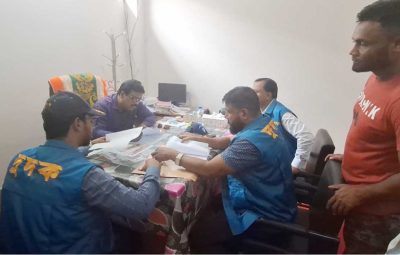 অসংখ্য অভিযোগের ভিত্তিতে শরীয়তপুর সদর সাব-রেজিস্ট্রার কার্যালয়ে দুদকের অভিযান
