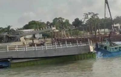 নড়িয়ায় কীর্তিনাশা নদীতে বাল্কহেডের ধাক্কায় ভেঙ্গে পরেছে সেতু